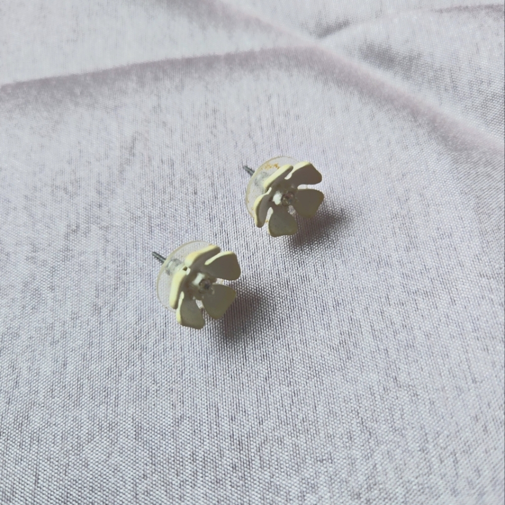 Earring - Picture 2 of 2